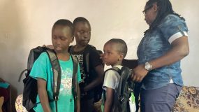 Neue Kinder in der Utunzi Kwa Watoto