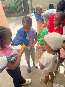 namibia_kinderbewaarhuis_pens_4:25