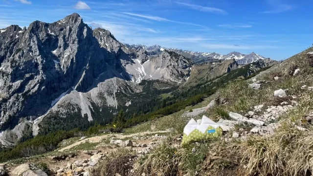 Thx @rutheruli for moving mountains for children in need! Wherever you do your sports or travel, you can move a mountain for children. And bring them what makes their daily life easier and safer. On your journey.
.
#kenial #werwennnichtwir #alpes #alpin #bergsteigen #charity #climber #climbing #discover #explore #hiking #klettern #mountain #movingmountains #skitouring #skiuphill #mountaineer #ngo #travel #wanderlust #boulder #sportsclimbing #helpforchildren 
#verticalpassion #mountainlove #gipfelglück #outdooradventures #mountainphotos 
#climbing_pictures_of_instagram