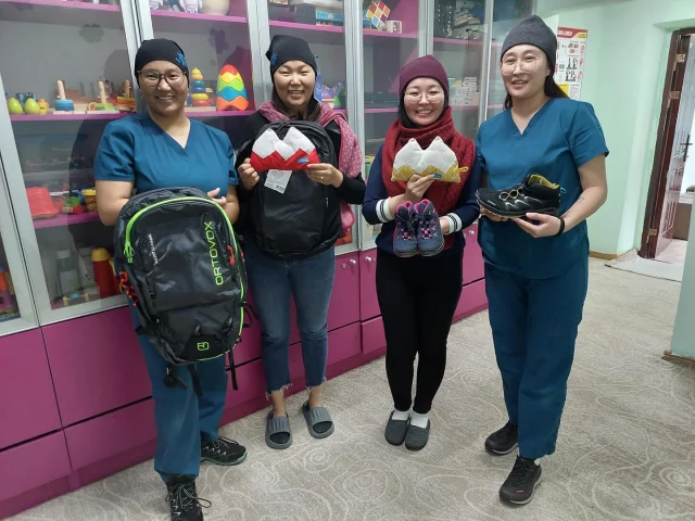 Another shipment has arrived in Mongolia. Sandra is on site to organise and distribute everything with the staff. The NGO Freundeskreis Mongolei helps children with multiple disabilities and their families in Ulan Bator and out in the countryside. Many of the employees travel hundreds of kilometres to support the families. Thanks to Tatonka, we were able to donate scarves, hats and much more, as well as lots of shoes from Lowa and rucksacks from Ortovox. Thank you to everyone.
@tatonkacom 
@lowa.outdoor 
@ortovox 

moving mountains for children in need! Wherever you do your sports or travel, you can move a mountain for children. And bring them what makes their daily life easier and safer. On your journey.
.
#kenial #werwennnichtwir #alpes #alpin #bergsteigen #charity #climber #climbing #discover #explore #hiking #klettern #mountain #movingmountains #skitouring #skiuphill #mountaineer #ngo #travel #wanderlust #boulder #sportsclimbing #helpforchildren 
#verticalpassion #mountainlove #gipfelglück #outdooradventures #mountainphotos 
#climbing_pictures_of_instagram