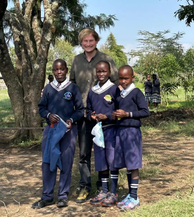 Dennis is currently traveling in Kenya and visiting the children of Utunzi kwa Watoto in Nakuru on our behalf. Around 100 orphans are cared for there by Bena, who also guides our travelers through the local schools. Dennis has brought along new shoes, sandals, and plenty of clothing for the kids. A big thank you to @lowa.outdoor , @columbia_eu , and @columbia_eu for their generous support.

moving mountains for children in need! Wherever you do your sports or travel, you can move a mountain for children. And bring them what makes their daily life easier and safer. On your journey.
.
#kenial #werwennnichtwir #alpes #alpin #bergsteigen #charity #climber #climbing #discover #explore #hiking #klettern #mountain #movingmountains #skitouring #skiuphill #mountaineer #ngo #travel #wanderlust #boulder #sportsclimbing #helpforchildren 
#verticalpassion #mountainlove #gipfelglück #outdooradventures #mountainphotos 
#climbing_pictures_of_instagram