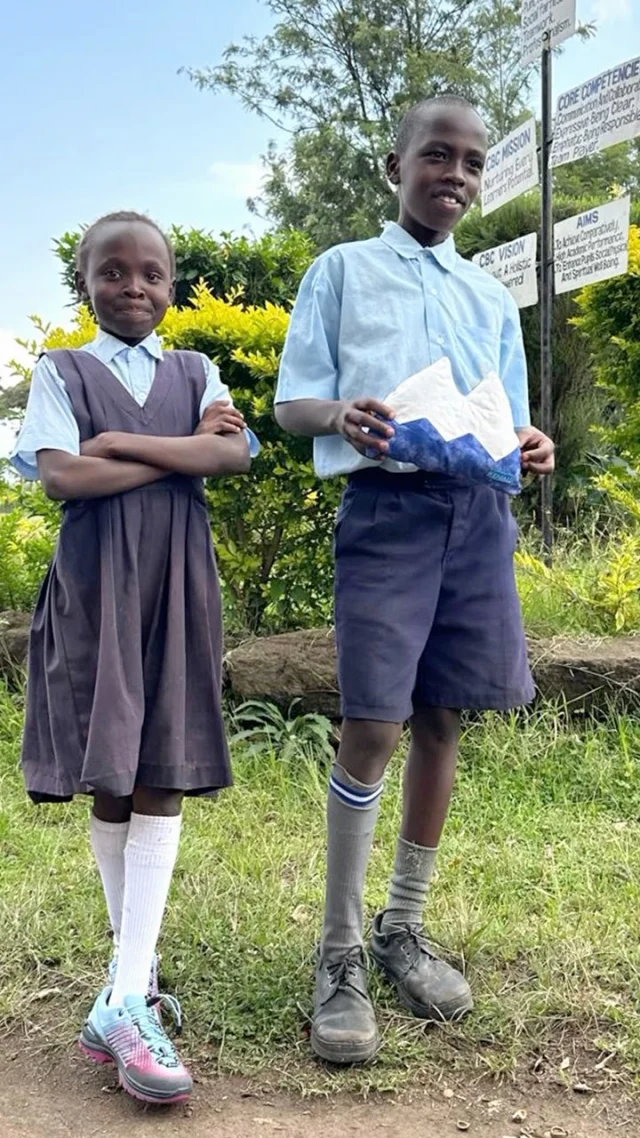 It’s about time – travelers to Kenya!
Together with Bena, the two Innsbruckers are visiting the orphans at Utunzi kwa Watoto school. And in their luggage: shoes, sandals, and loads of clothes. For the kids, it’s something truly special – and their joy is immense.

Big thanks to Lowa, Ortovox, and Columbia for the support. And thanks to our wonderful Kenial travelers for taking it all along. Looks like you had an absolutely amazing day!

If you’re heading out into the world yourself, get in touch with us and take something along for children in need. We’ll organize everything that helps on the ground – from soccer balls to warm blankets and first aid kits. Simply Kenial!

moving mountains for children in need! Wherever you do your sports or travel, you can move a mountain for children. And bring them what makes their daily life easier and safer. On your journey.
.
#kenial #werwennnichtwir #alpes #alpin #bergsteigen #charity #climber #climbing #discover #explore #hiking #klettern #mountain #movingmountains #skitouring #skiuphill #mountaineer #ngo #travel #wanderlust #boulder #sportsclimbing #helpforchildren 
#verticalpassion #mountainlove #gipfelglück #outdooradventures #mountainphotos 
#climbing_pictures_of_instagram